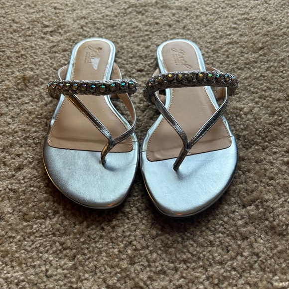 Badgley Mischka NWOT Jewel Collection Silver Sandals with Crystals Size 8.5 - Picture 2 of 7